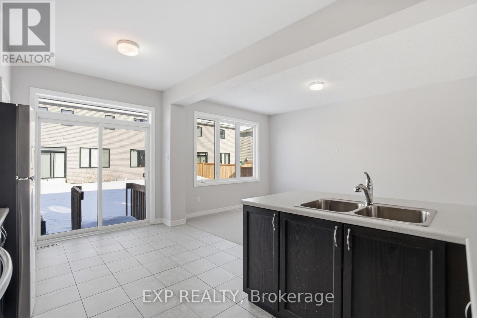 714 Derreen Avenue, Ottawa, Ontario  K2S 2Y7 - Photo 6 - X12793028