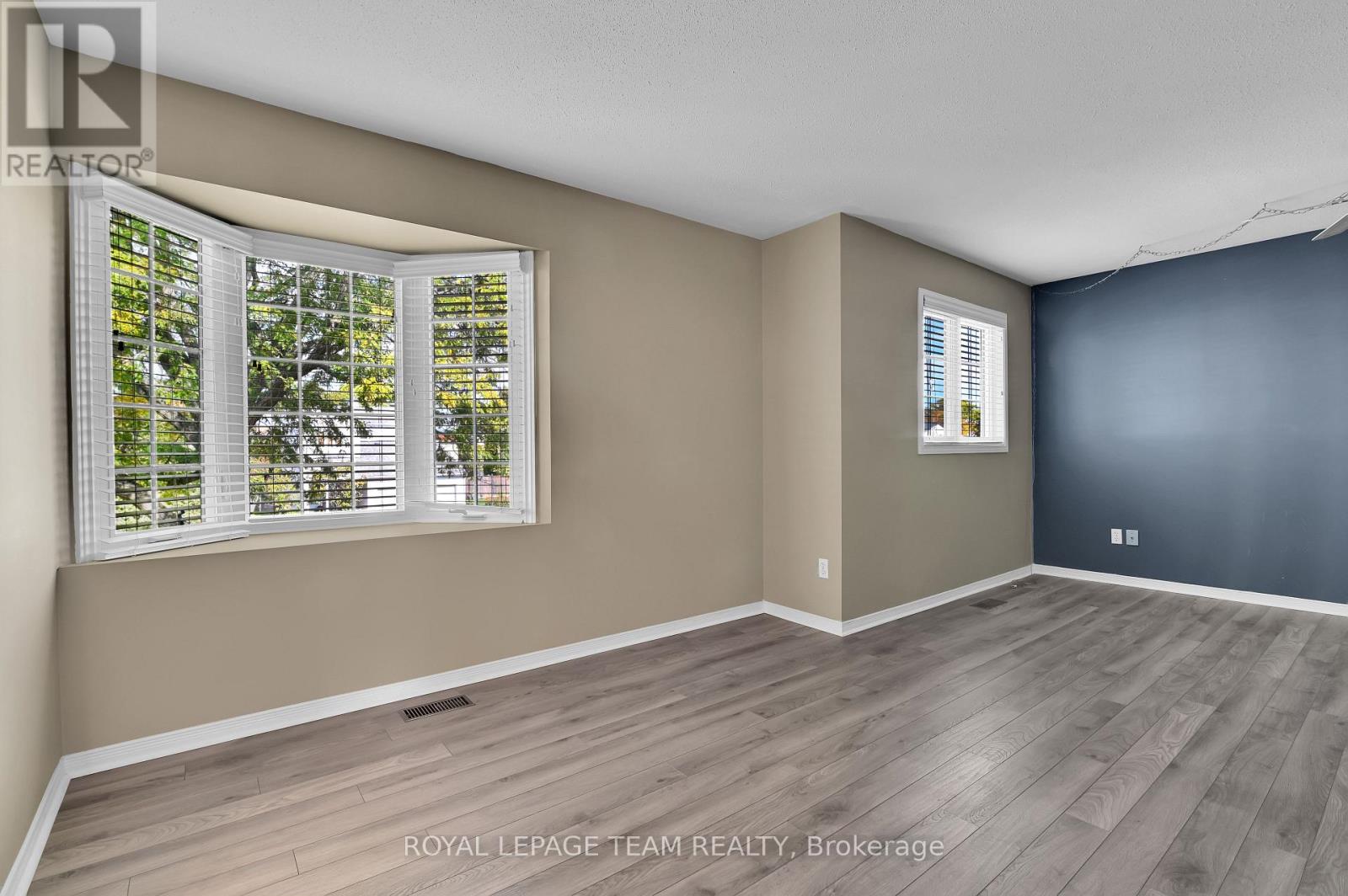 310 Mceachern Crescent, Ottawa, Ontario  K1E 3K2 - Photo 17 - X12793048