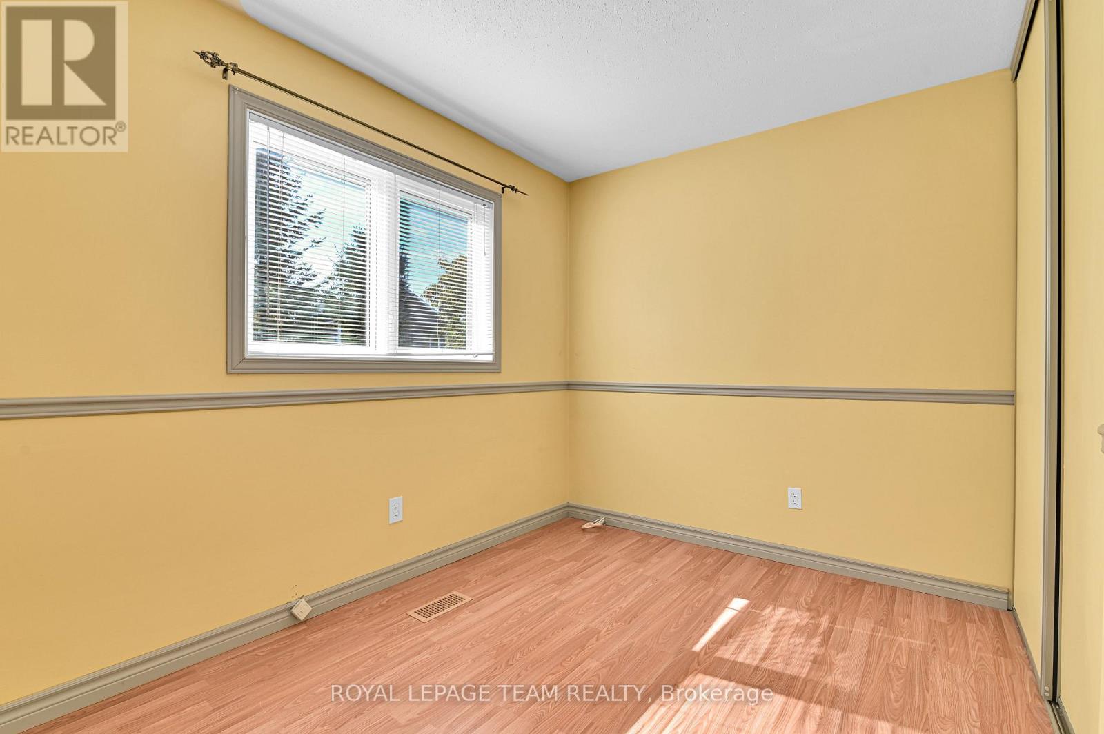 310 Mceachern Crescent, Ottawa, Ontario  K1E 3K2 - Photo 24 - X12793048