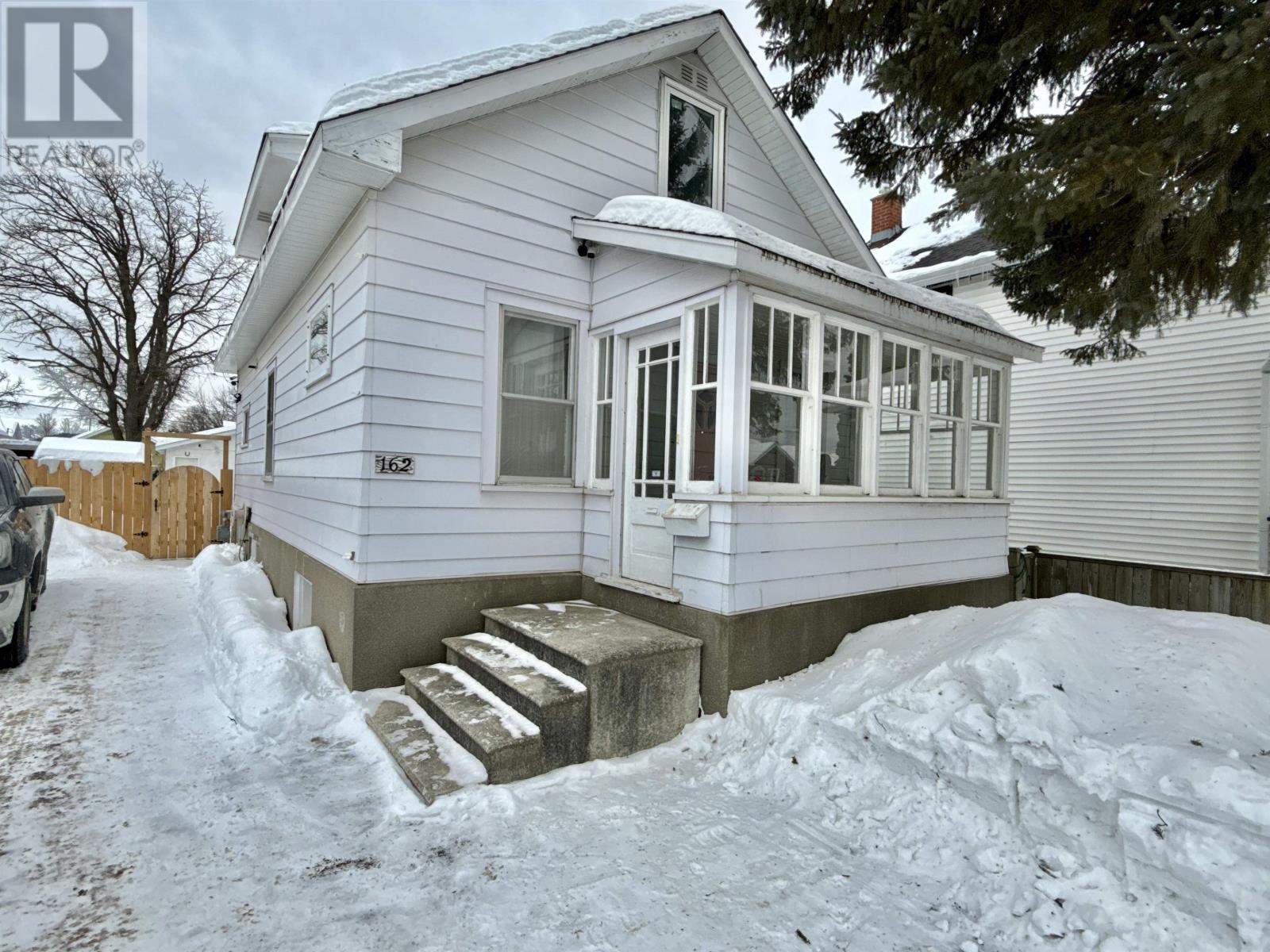 162 Brock Street E, Thunder Bay, Ontario