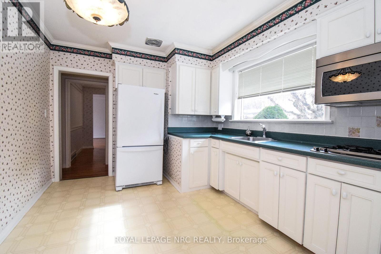 4 Glenbarr Road, St. Catharines, Ontario  L2T 1Y1 - Photo 15 - X12792954