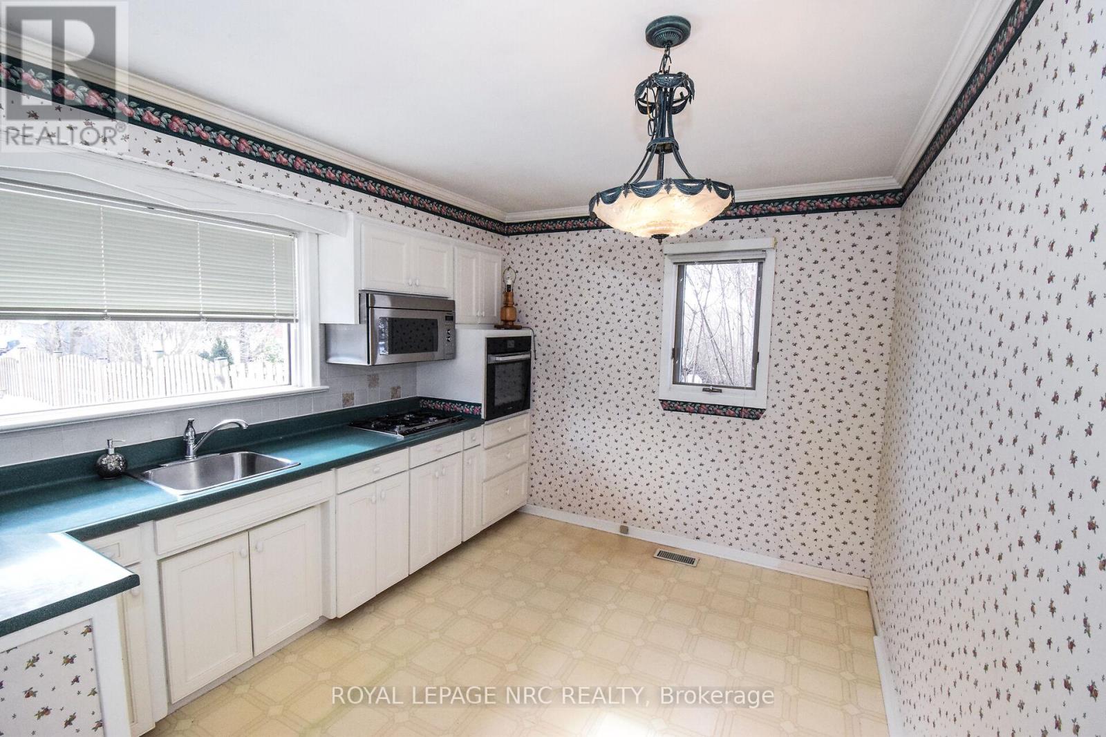 4 Glenbarr Road, St. Catharines, Ontario  L2T 1Y1 - Photo 18 - X12792954