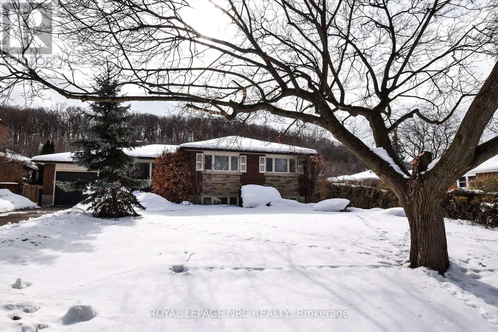 4 Glenbarr Road, St. Catharines, Ontario  L2T 1Y1 - Photo 3 - X12792954