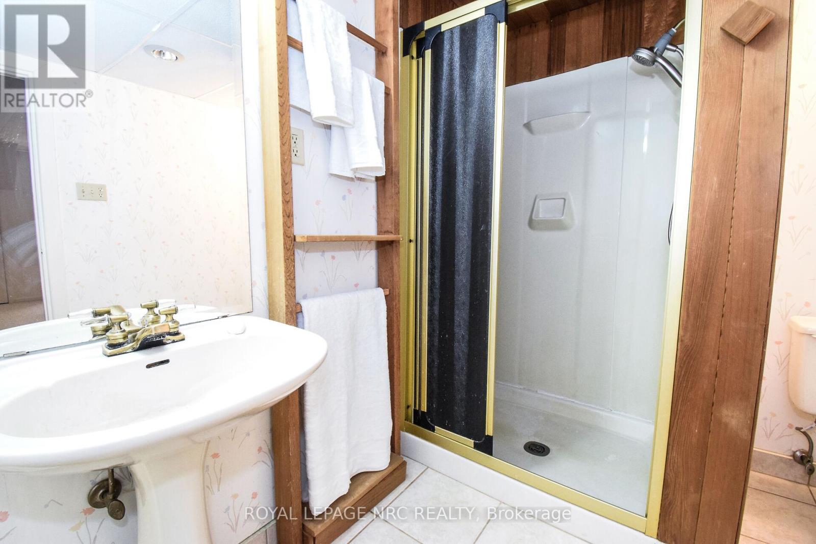 4 Glenbarr Road, St. Catharines, Ontario  L2T 1Y1 - Photo 36 - X12792954