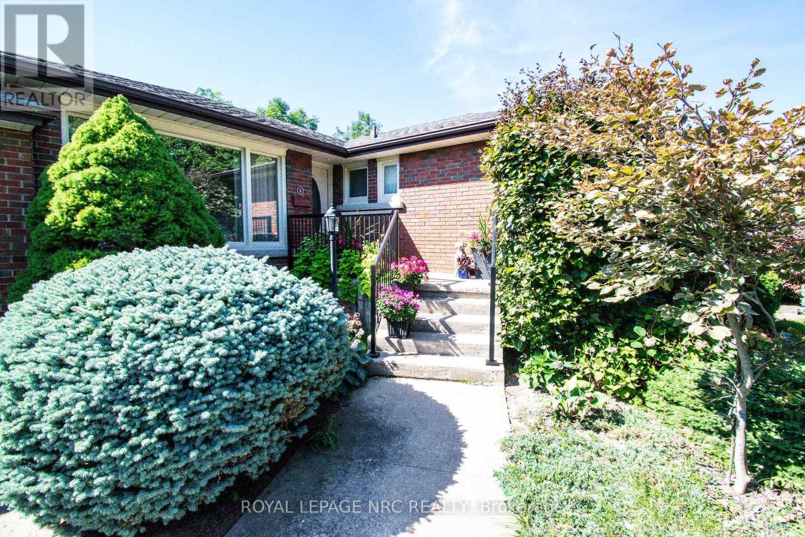 4 Glenbarr Road, St. Catharines, Ontario  L2T 1Y1 - Photo 4 - X12792954