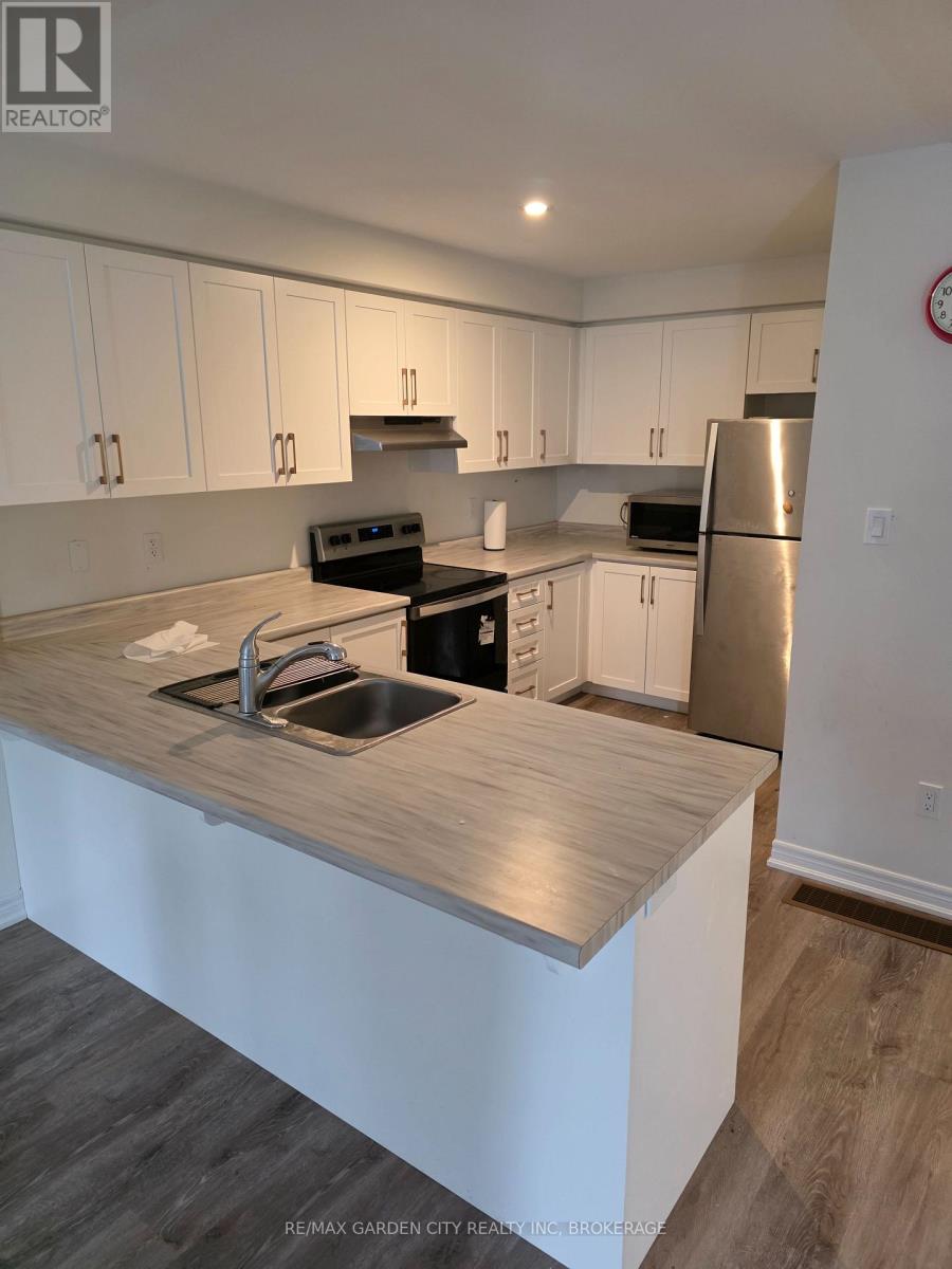 62 Dryden Lane, Hamilton (Mcquesten), Ontario  L8H 1L9 - Photo 3 - X12793154