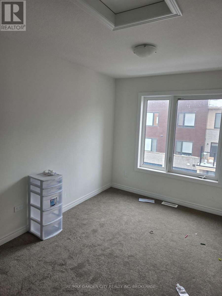 62 Dryden Lane, Hamilton (Mcquesten), Ontario  L8H 1L9 - Photo 4 - X12793154