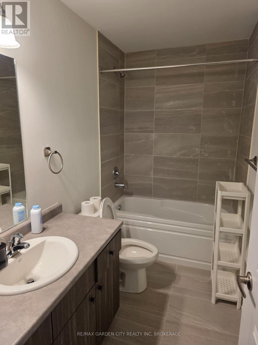 62 Dryden Lane, Hamilton (Mcquesten), Ontario  L8H 1L9 - Photo 6 - X12793154