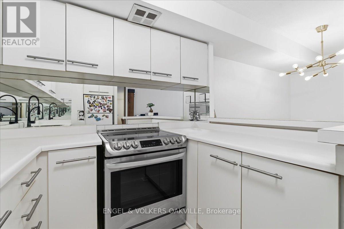 1811 - 25 The Esplanade, Toronto, Ontario  M5E 1W5 - Photo 10 - C12792986