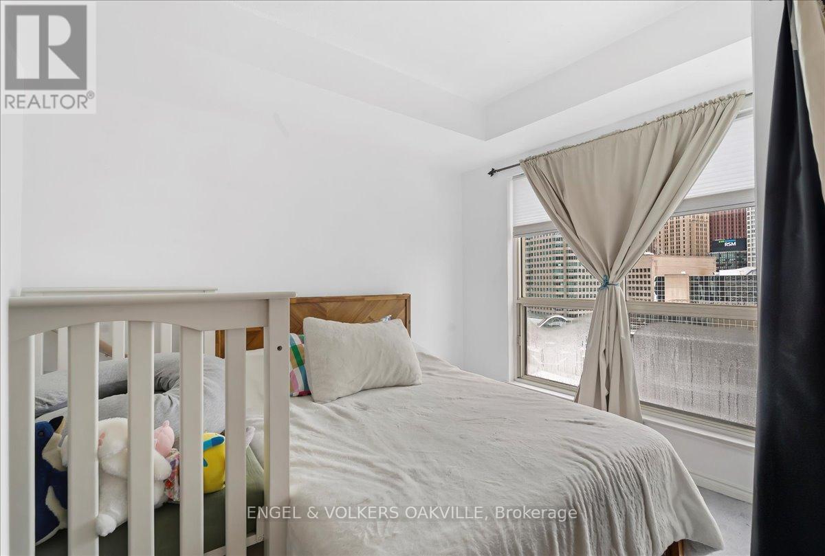 1811 - 25 The Esplanade, Toronto, Ontario  M5E 1W5 - Photo 17 - C12792986