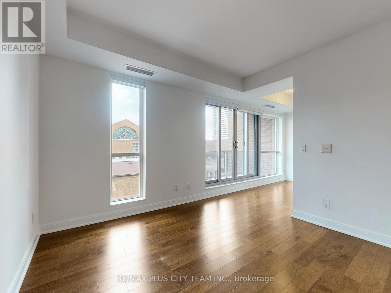 716 - 55 Front Street E, Toronto (Church-Yonge Corridor), Ontario  M5E 0A7 - Photo 2 - C12793010