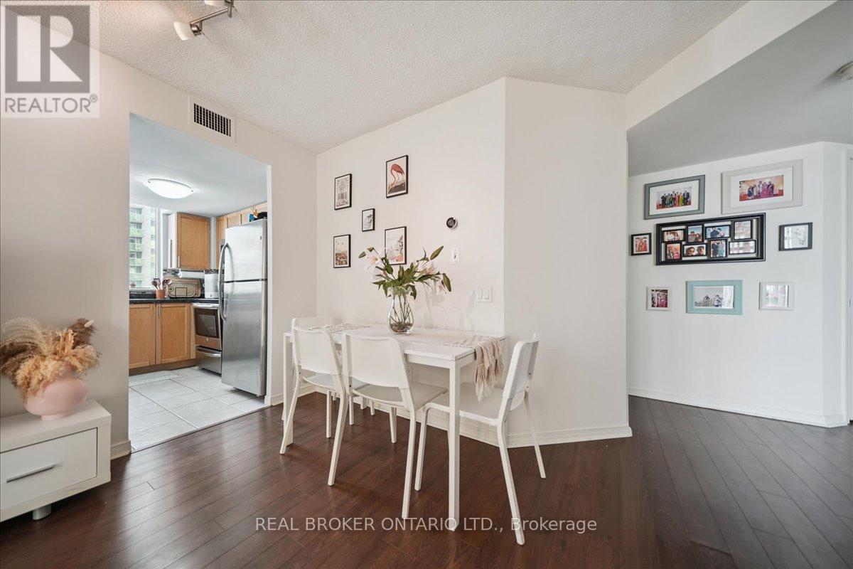 808 - 28 Harrison Garden Boulevard, Toronto (Willowdale East), Ontario  M2N 7B5 - Photo 9 - C12793104