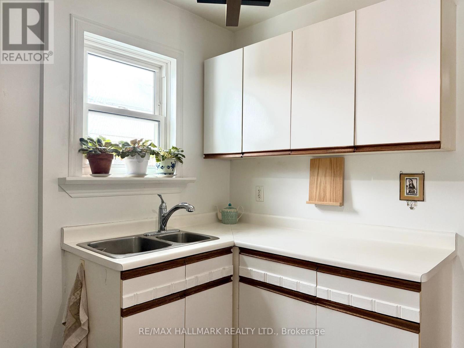 41 Richard Avenue, Toronto, Ontario  M4L 1W8 - Photo 11 - E12792932