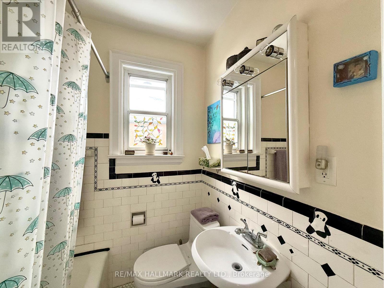 41 Richard Avenue, Toronto, Ontario  M4L 1W8 - Photo 13 - E12792932