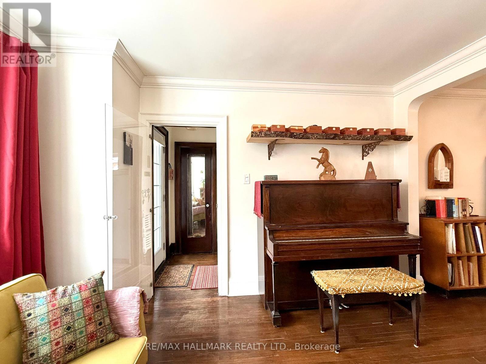 41 Richard Avenue, Toronto, Ontario  M4L 1W8 - Photo 5 - E12792932