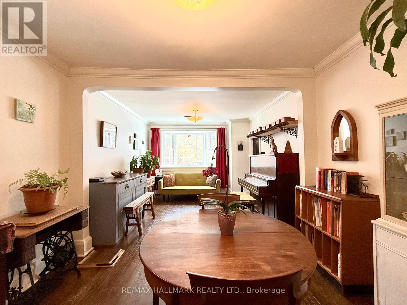 41 Richard Avenue, Toronto, Ontario  M4L 1W8 - Photo 6 - E12792932