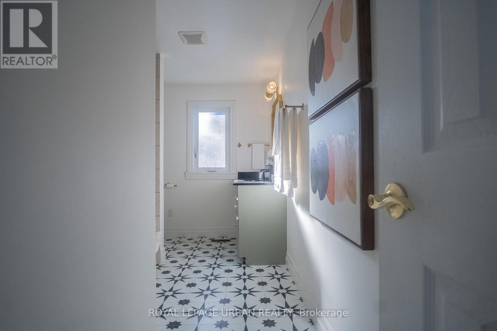 153 Craven Road, Toronto, Ontario  M4L 2Z4 - Photo 37 - E12793020