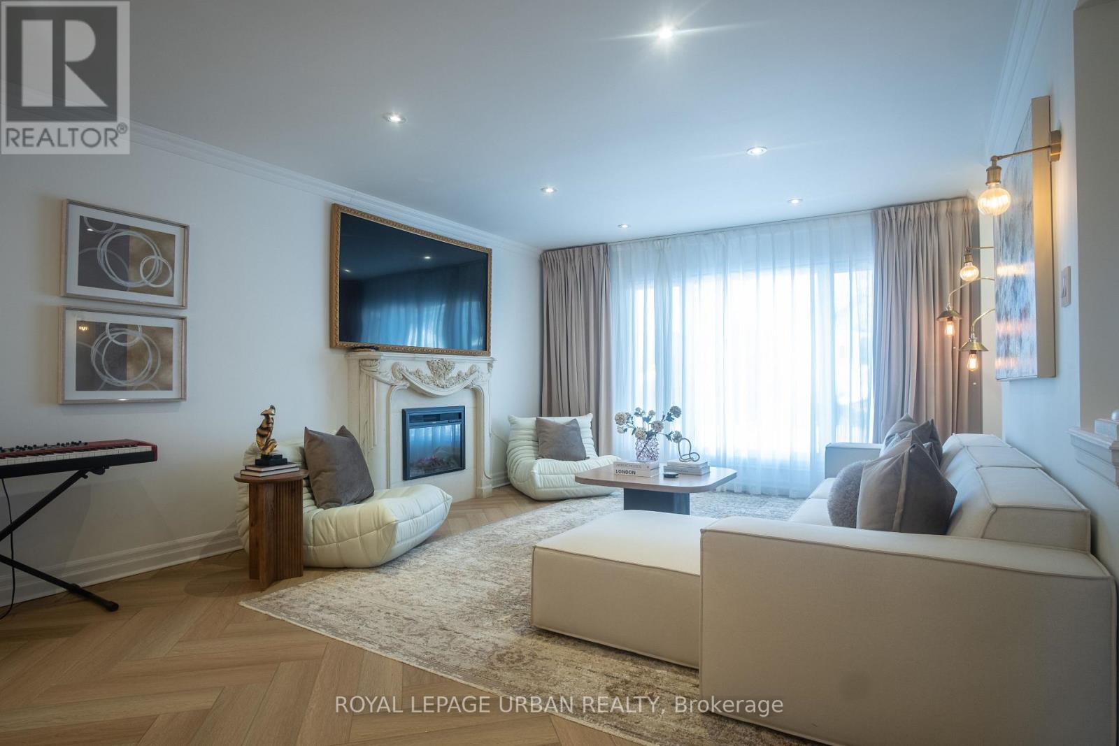 153 Craven Road, Toronto, Ontario  M4L 2Z4 - Photo 5 - E12793020