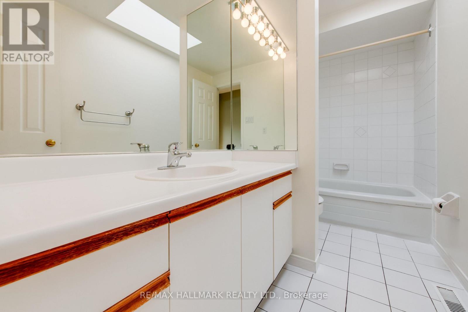 6 Empire Avenue, Toronto, Ontario  M4M 2L4 - Photo 32 - E12793142