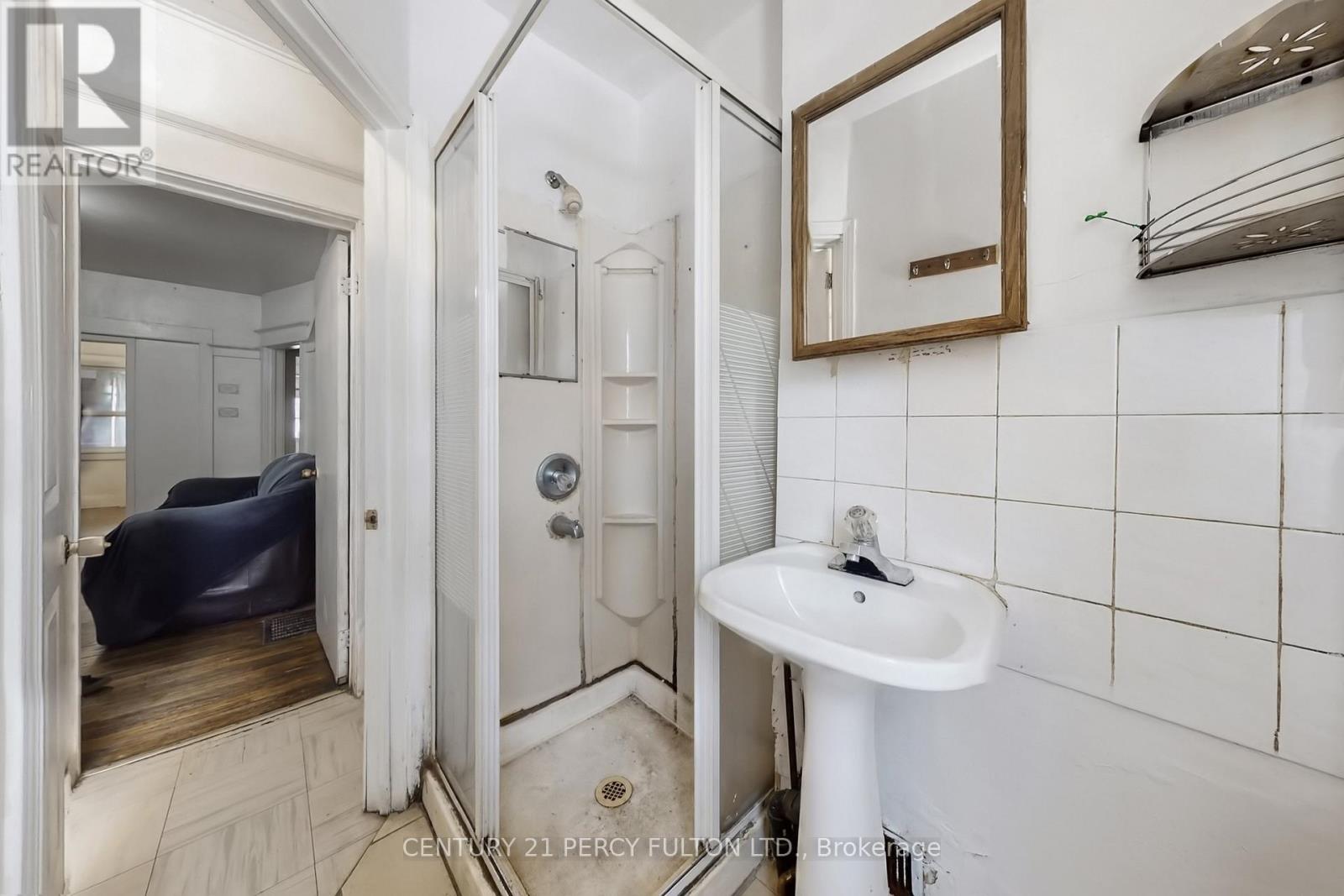 366 Coxwell Avenue, Toronto, Ontario  M4L 3B7 - Photo 18 - E12793258