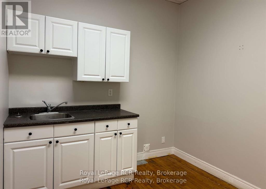 925 & 927 2nd Avenue E, Owen Sound, Ontario  N4K 2H5 - Photo 8 - X12793092