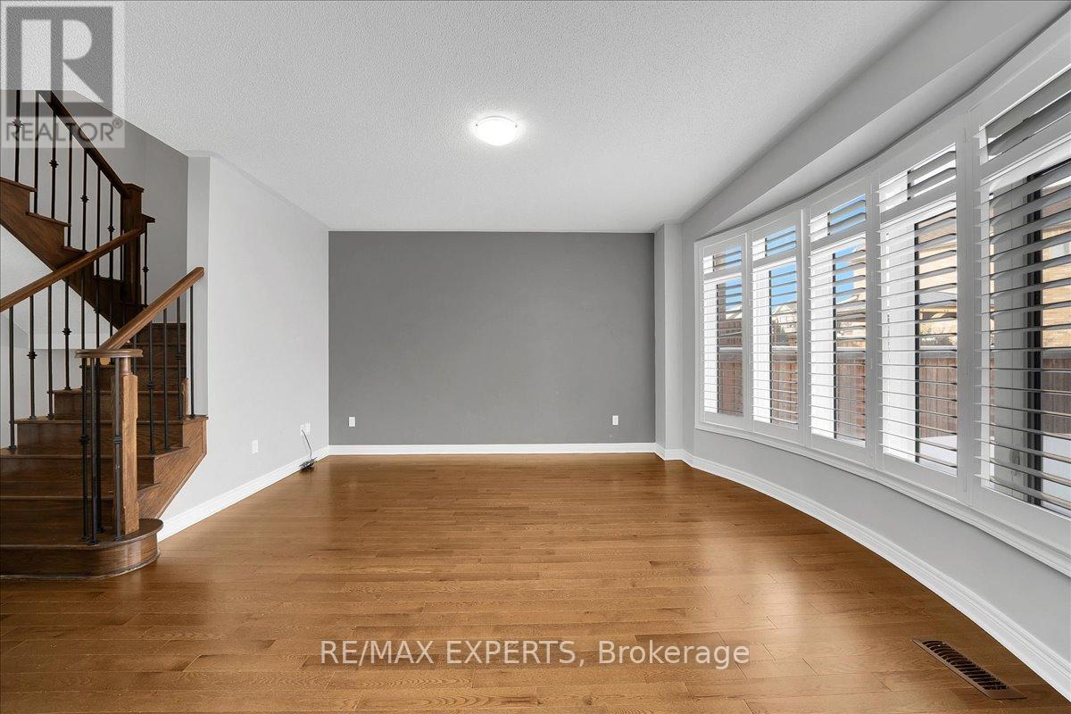 17 Fortis Crescent, Bradford West Gwillimbury, Ontario  L3Z 0W2 - Photo 12 - N12792946