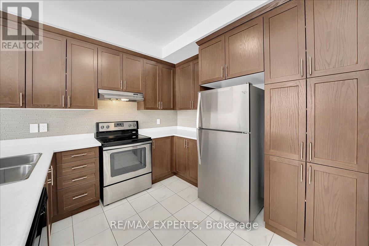 17 Fortis Crescent, Bradford West Gwillimbury, Ontario  L3Z 0W2 - Photo 14 - N12792946