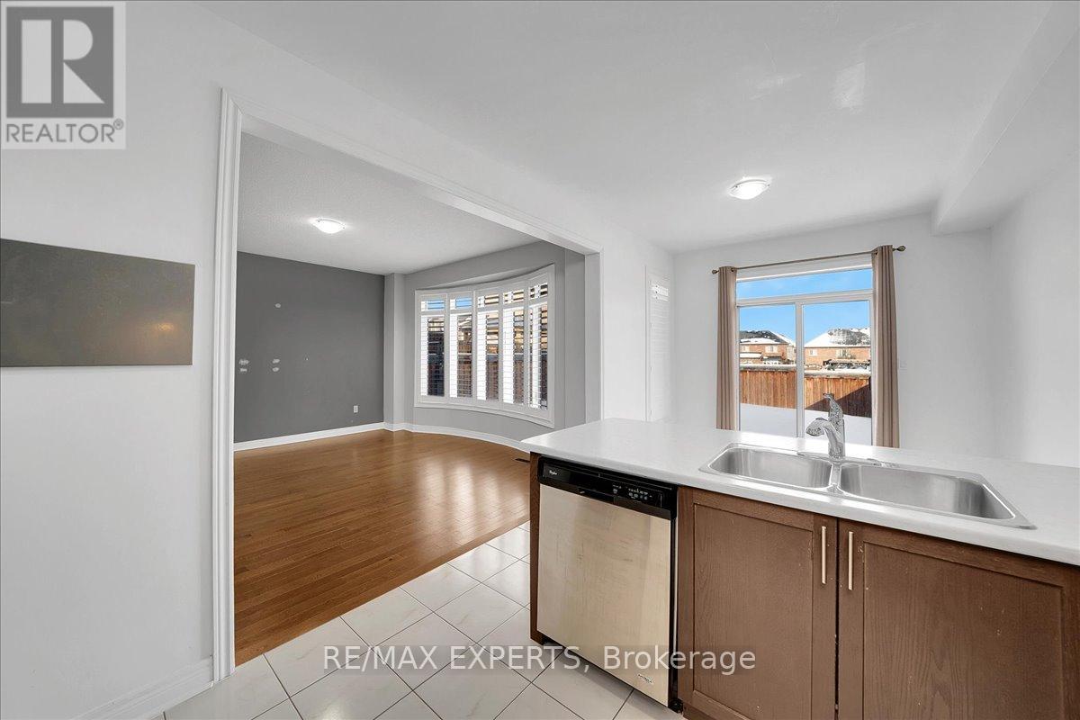 17 Fortis Crescent, Bradford West Gwillimbury, Ontario  L3Z 0W2 - Photo 16 - N12792946