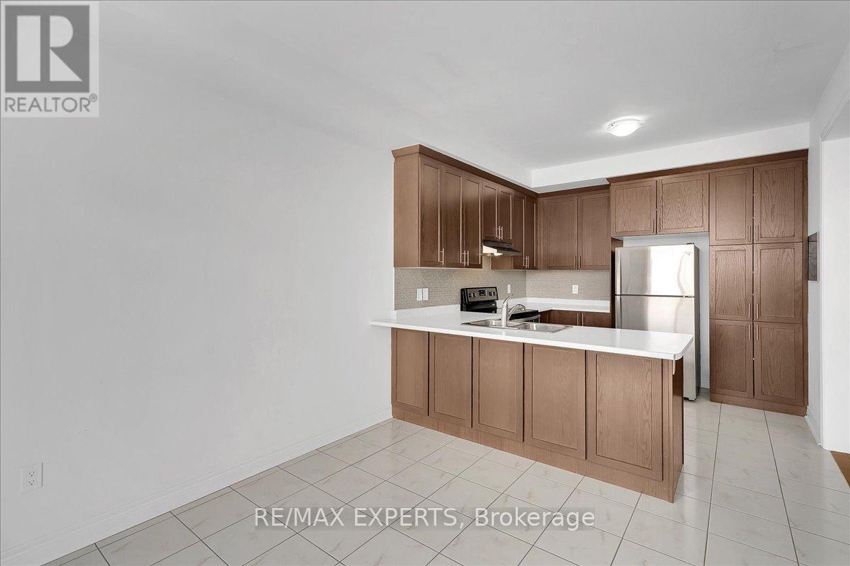 17 Fortis Crescent, Bradford West Gwillimbury, Ontario  L3Z 0W2 - Photo 17 - N12792946