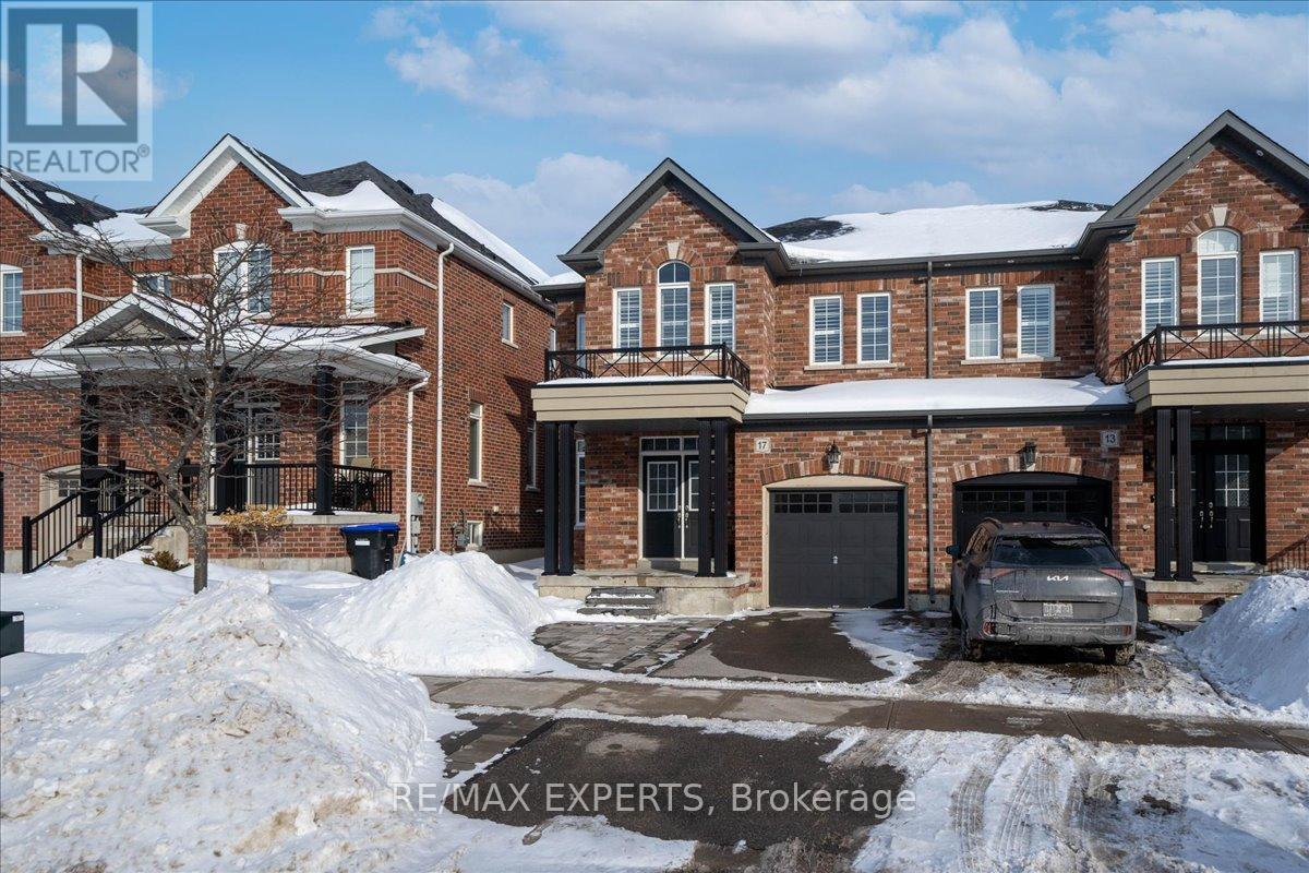 17 Fortis Crescent, Bradford West Gwillimbury, Ontario  L3Z 0W2 - Photo 2 - N12792946
