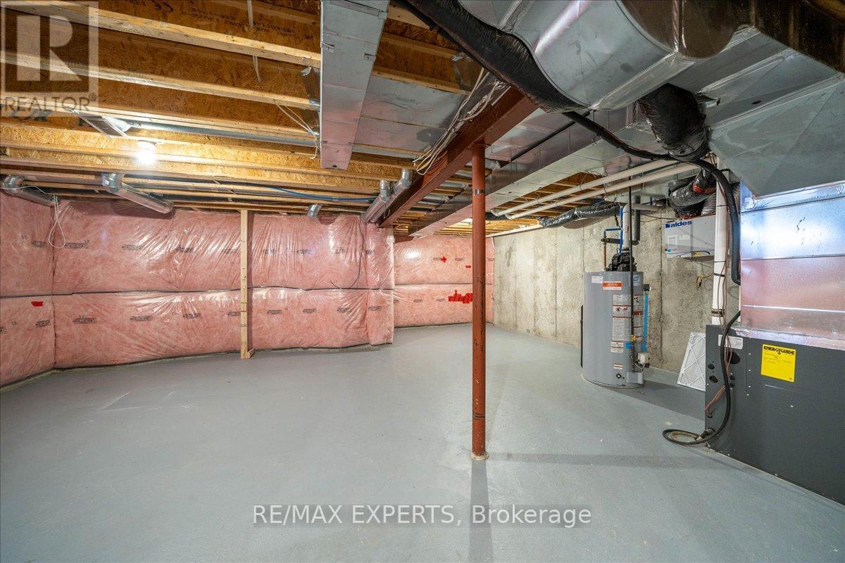 17 Fortis Crescent, Bradford West Gwillimbury, Ontario  L3Z 0W2 - Photo 33 - N12792946