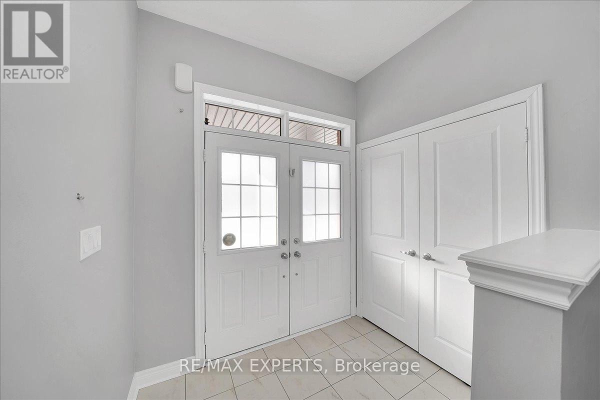 17 Fortis Crescent, Bradford West Gwillimbury, Ontario  L3Z 0W2 - Photo 5 - N12792946