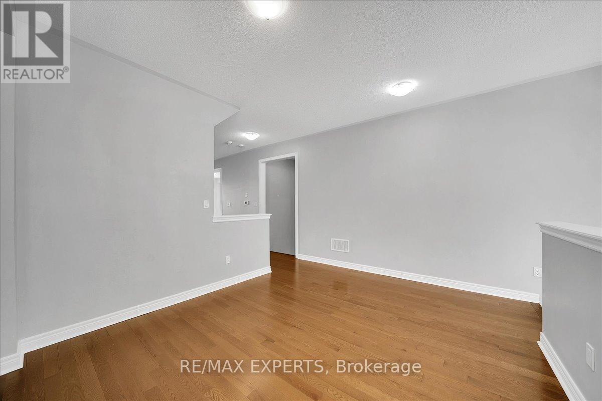 17 Fortis Crescent, Bradford West Gwillimbury, Ontario  L3Z 0W2 - Photo 8 - N12792946