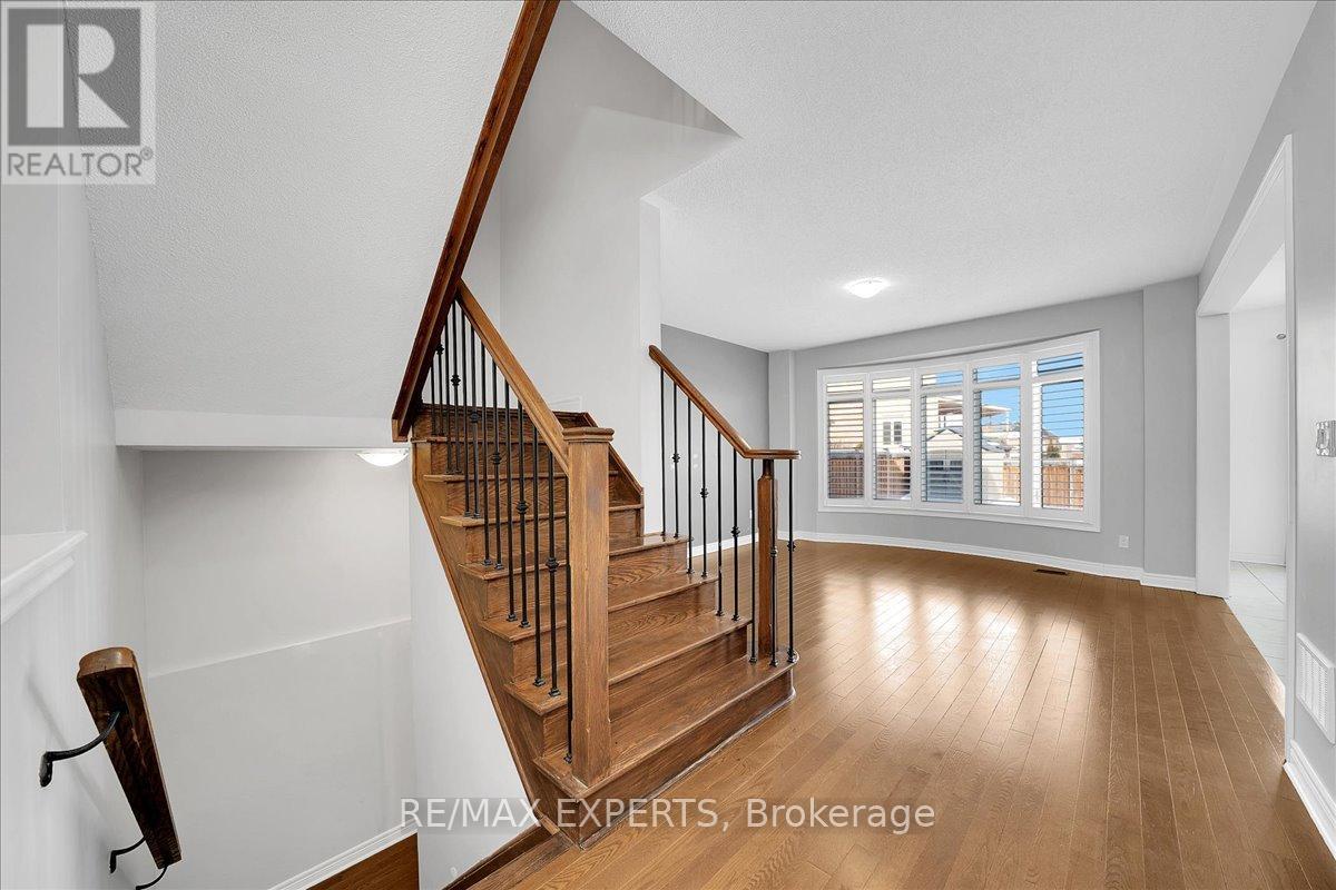 17 Fortis Crescent, Bradford West Gwillimbury, Ontario  L3Z 0W2 - Photo 9 - N12792946