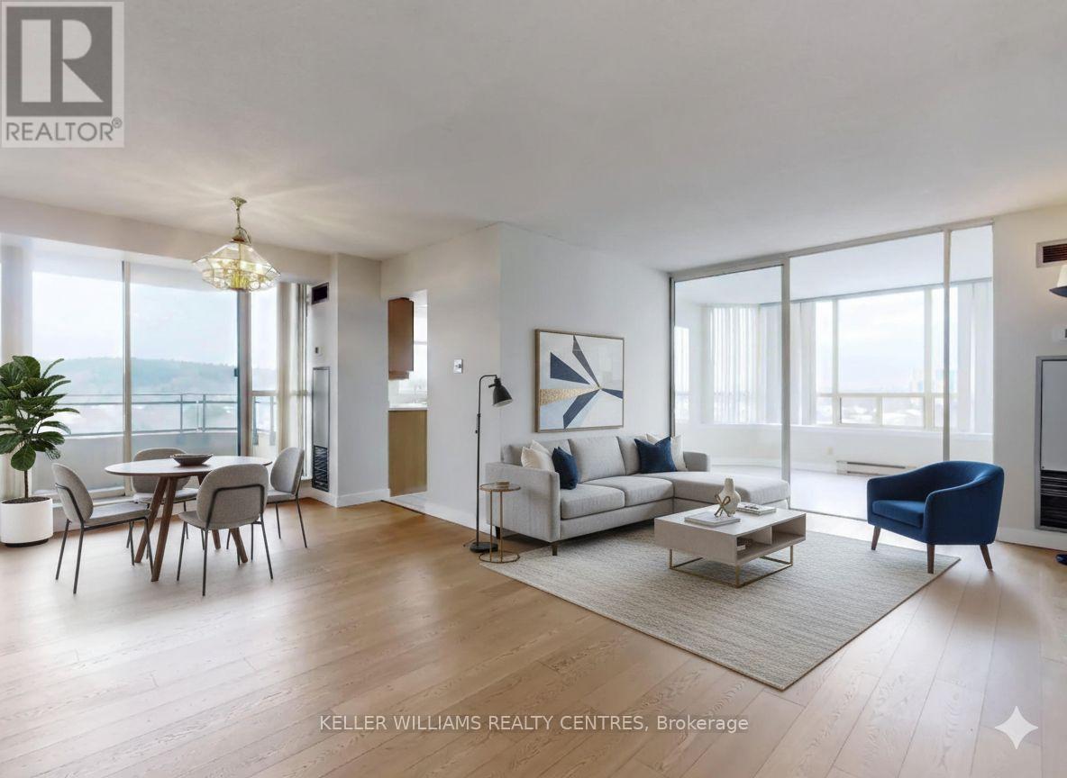 819 - 32 Clarissa Drive, Richmond Hill, Ontario  L4C 9R7 - Photo 2 - N12793102