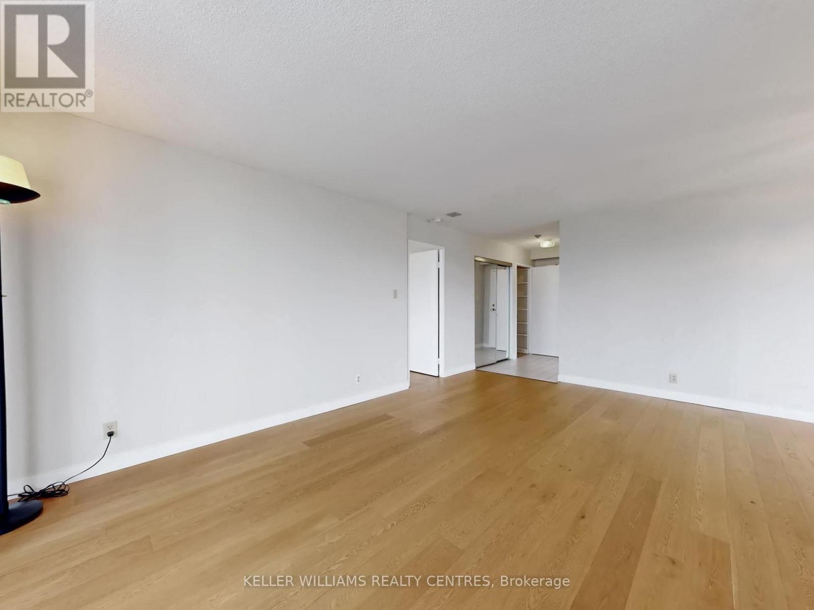 819 - 32 Clarissa Drive, Richmond Hill, Ontario  L4C 9R7 - Photo 6 - N12793102