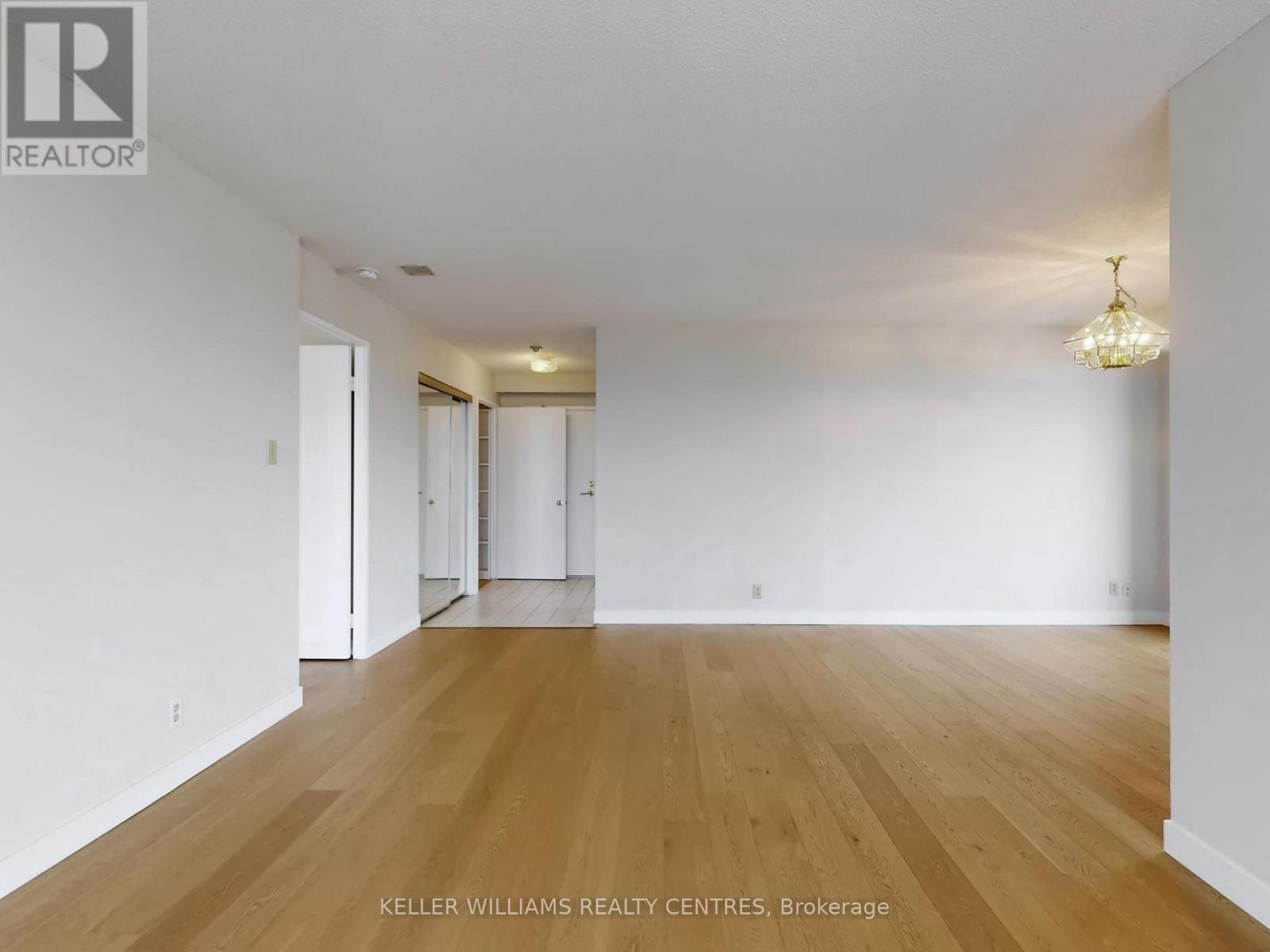 819 - 32 Clarissa Drive, Richmond Hill, Ontario  L4C 9R7 - Photo 7 - N12793102