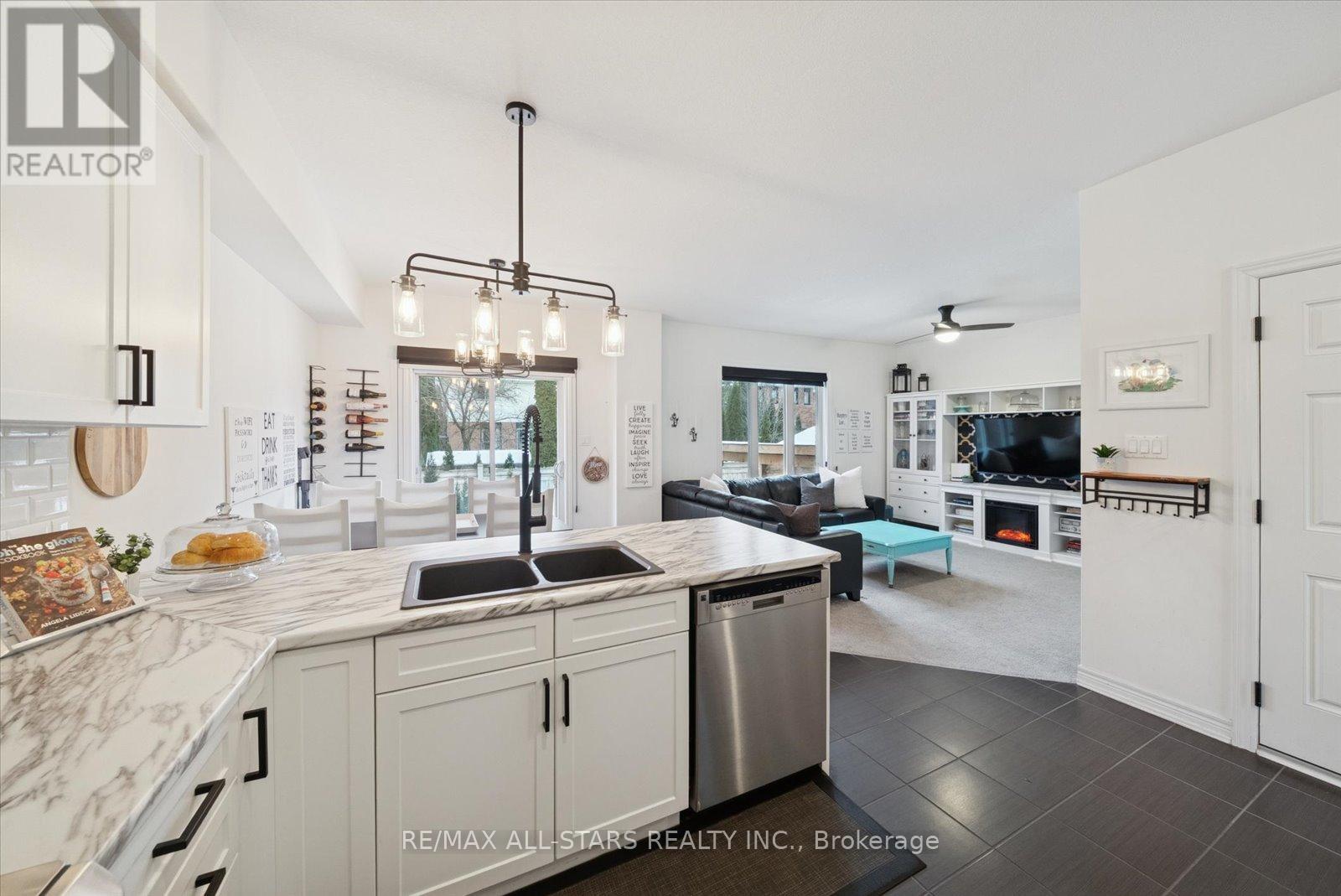 20 Carleton Trail, New Tecumseth (Beeton), Ontario  L0G 1A0 - Photo 4 - N12793156