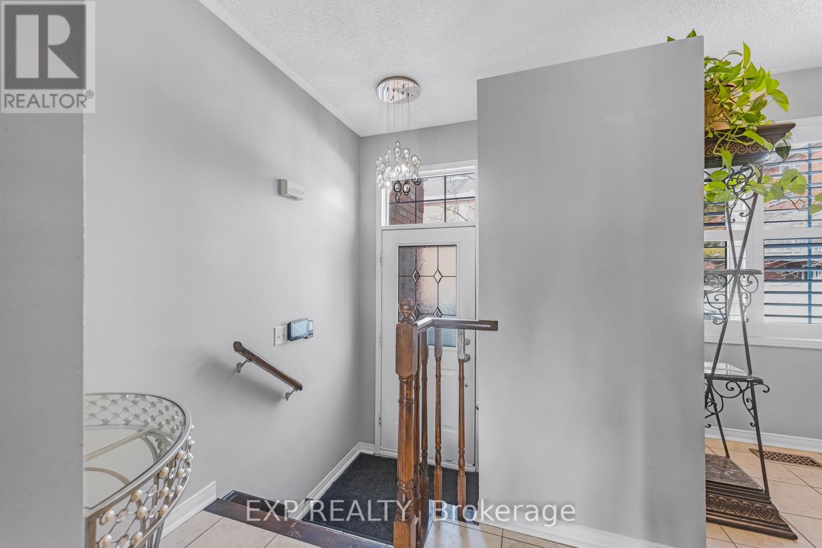 45 Sandlewood Court, Aurora, Ontario  L4G 7N2 - Photo 4 - N12793202