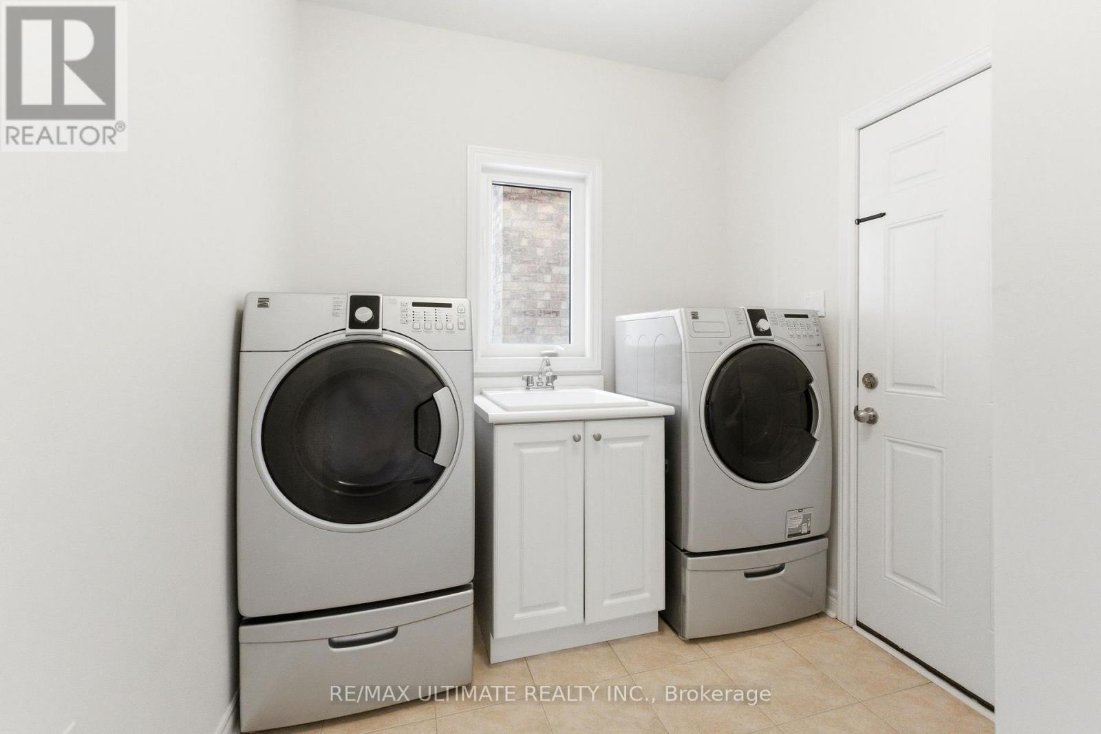 417 Kwapis Boulevard, Newmarket, Ontario  L3X 3H5 - Photo 21 - N12793208