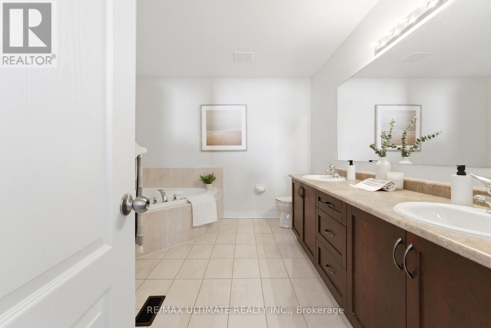 417 Kwapis Boulevard, Newmarket, Ontario  L3X 3H5 - Photo 27 - N12793208