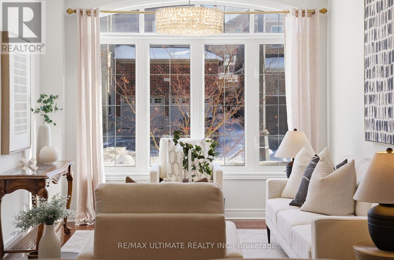 417 Kwapis Boulevard, Newmarket, Ontario  L3X 3H5 - Photo 5 - N12793208