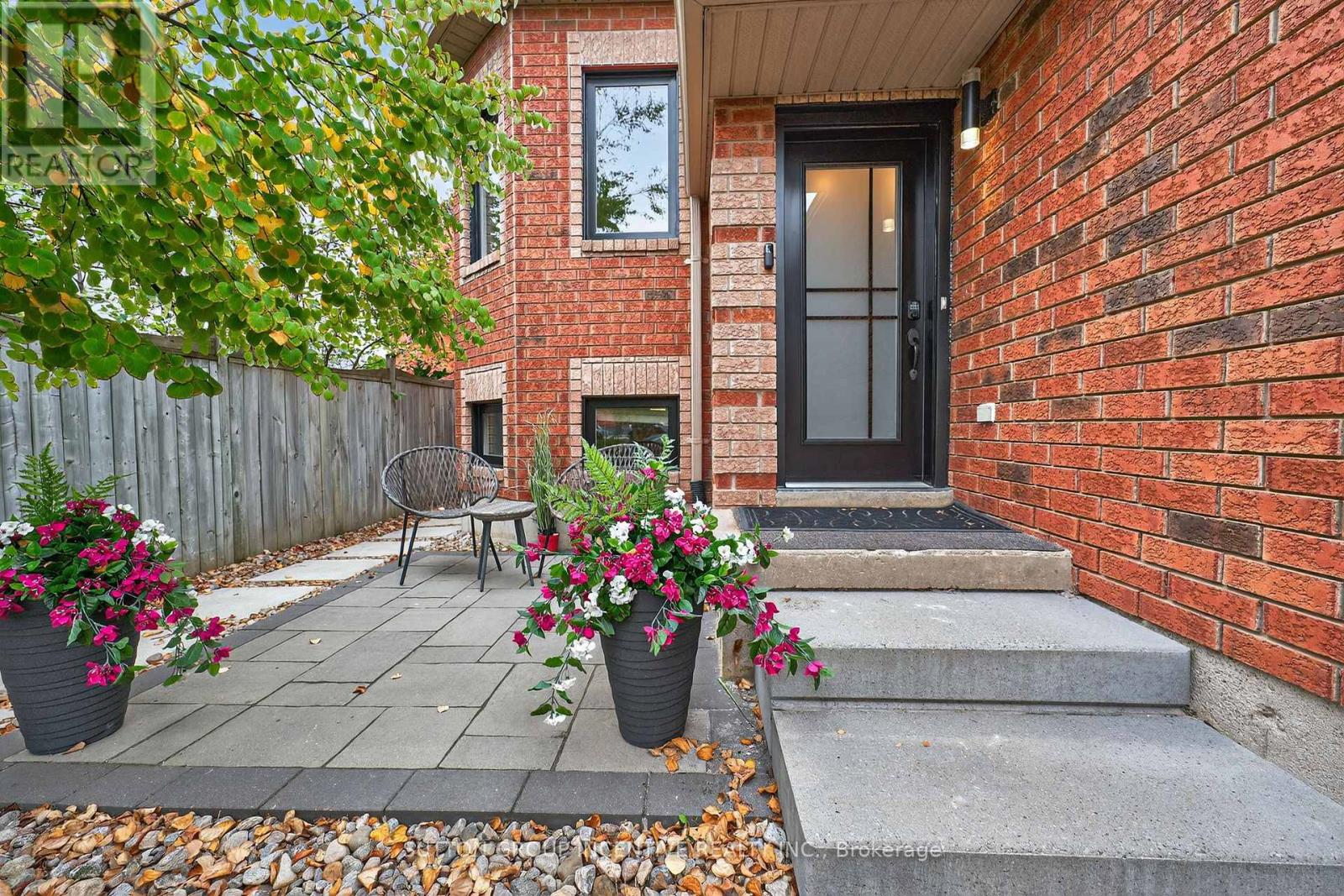 124 Hanmer Street E, Barrie, Ontario  L4M 6V9 - Photo 2 - S12793076