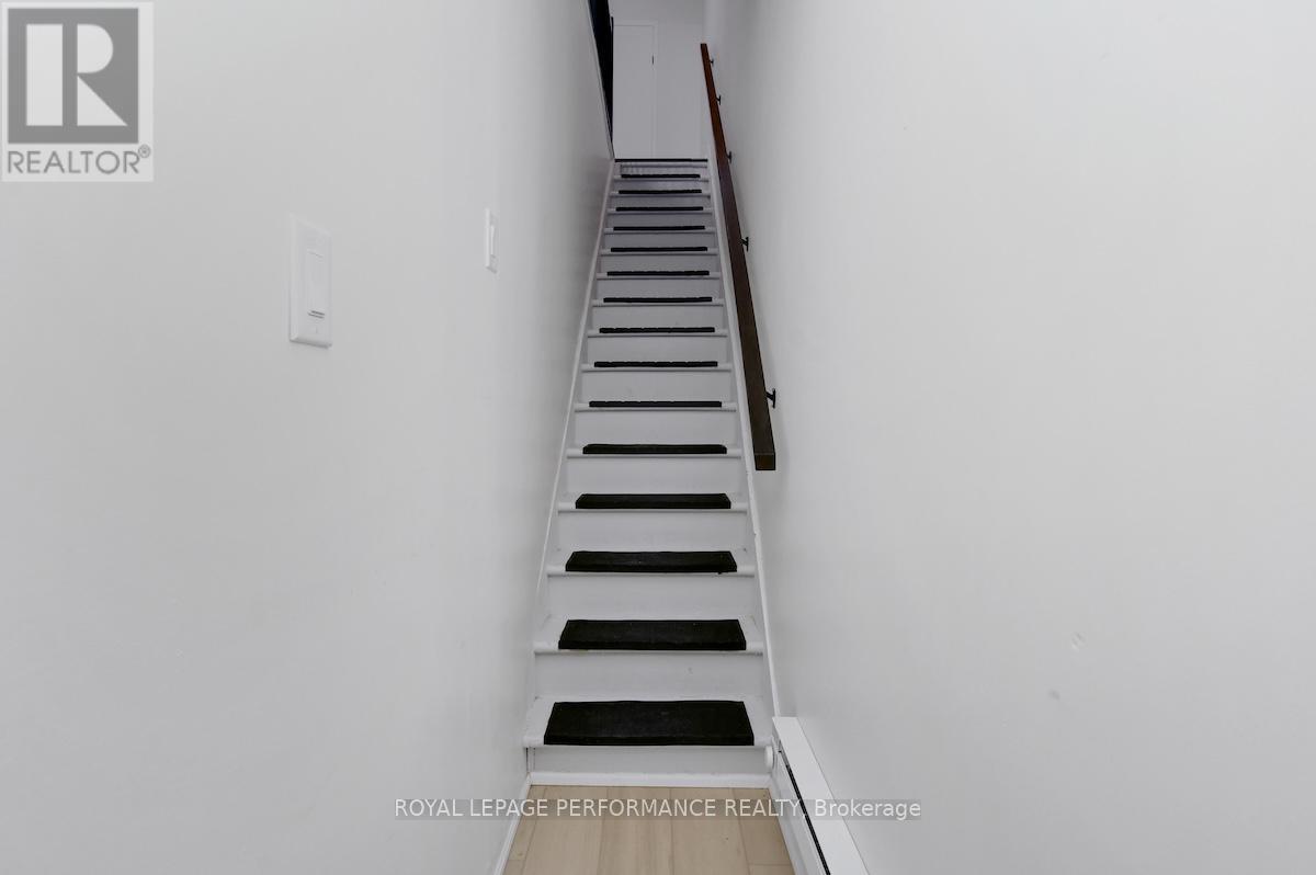2 - 9 Larch Street, Ottawa, Ontario  K1R 6W4 - Photo 3 - X12791128