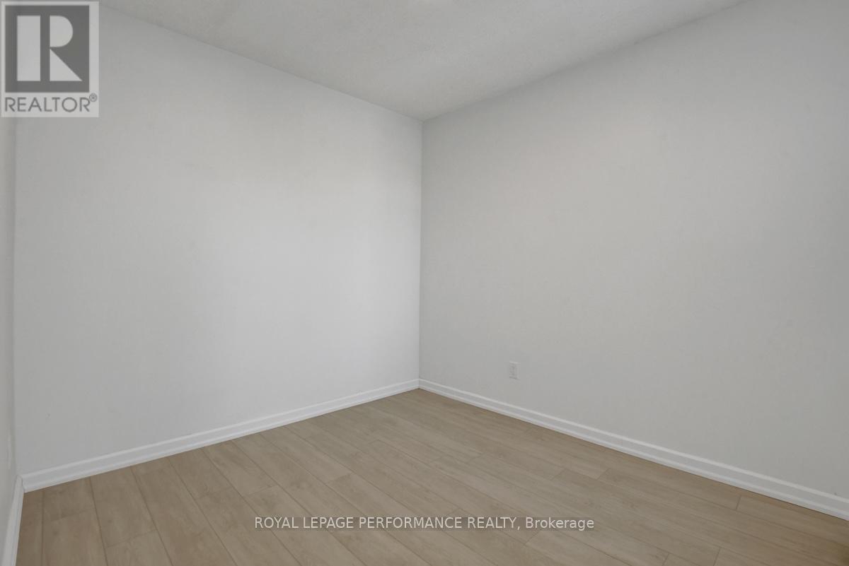 2 - 9 Larch Street, Ottawa, Ontario  K1R 6W4 - Photo 4 - X12791128