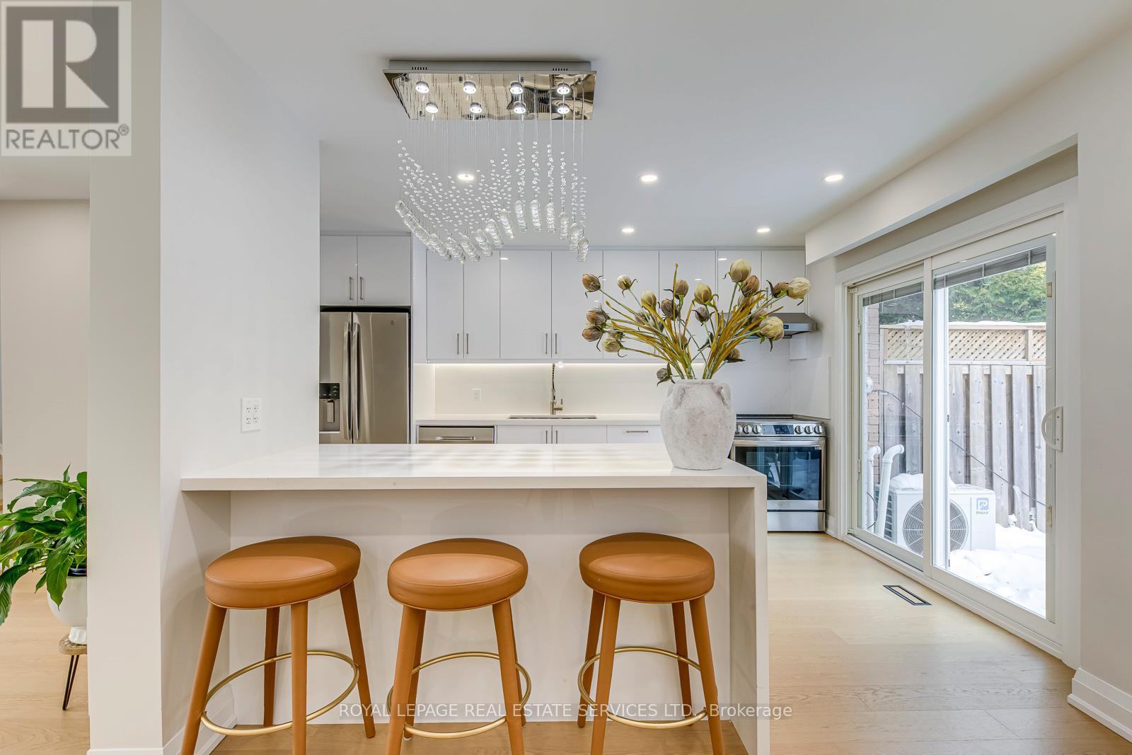 213 - 1055 Shawnmarr Drive W, Mississauga, Ontario  L5H 3V2 - Photo 11 - W12792936