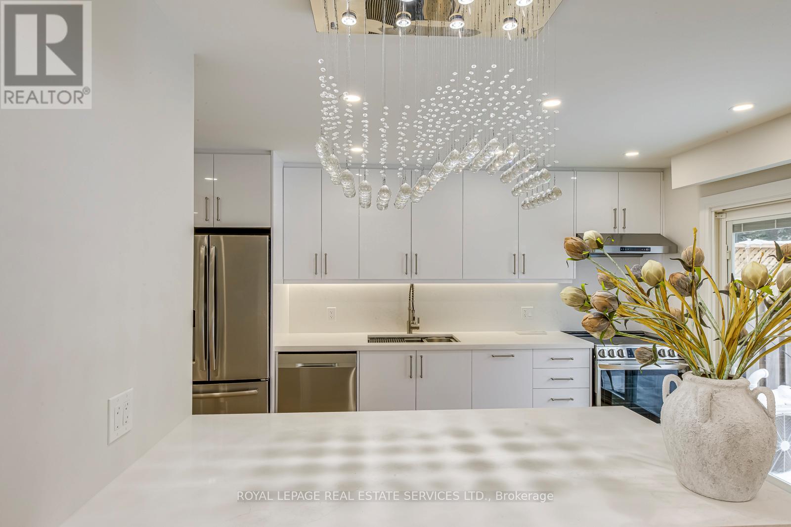 213 - 1055 Shawnmarr Drive W, Mississauga, Ontario  L5H 3V2 - Photo 16 - W12792936