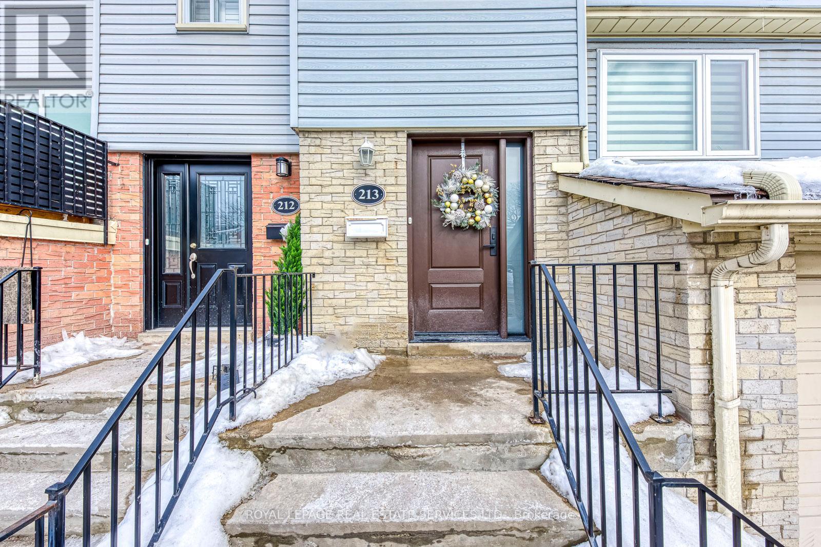 213 - 1055 Shawnmarr Drive W, Mississauga, Ontario  L5H 3V2 - Photo 3 - W12792936