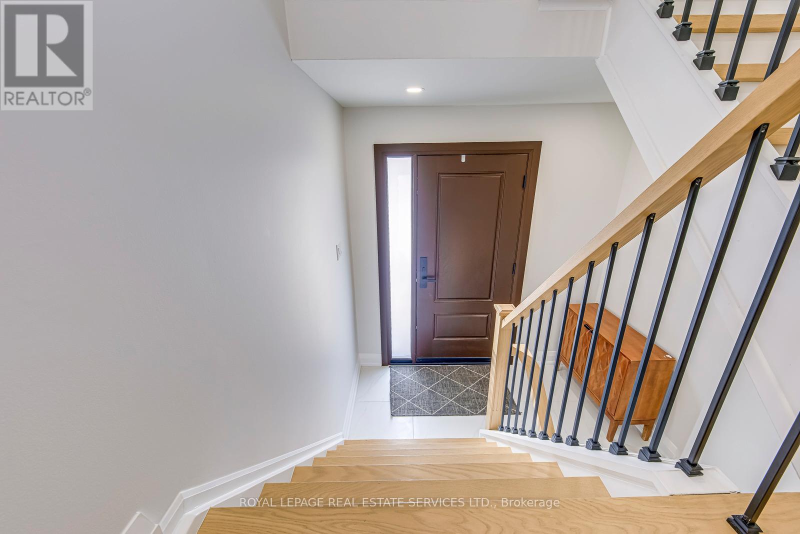 213 - 1055 Shawnmarr Drive W, Mississauga, Ontario  L5H 3V2 - Photo 4 - W12792936