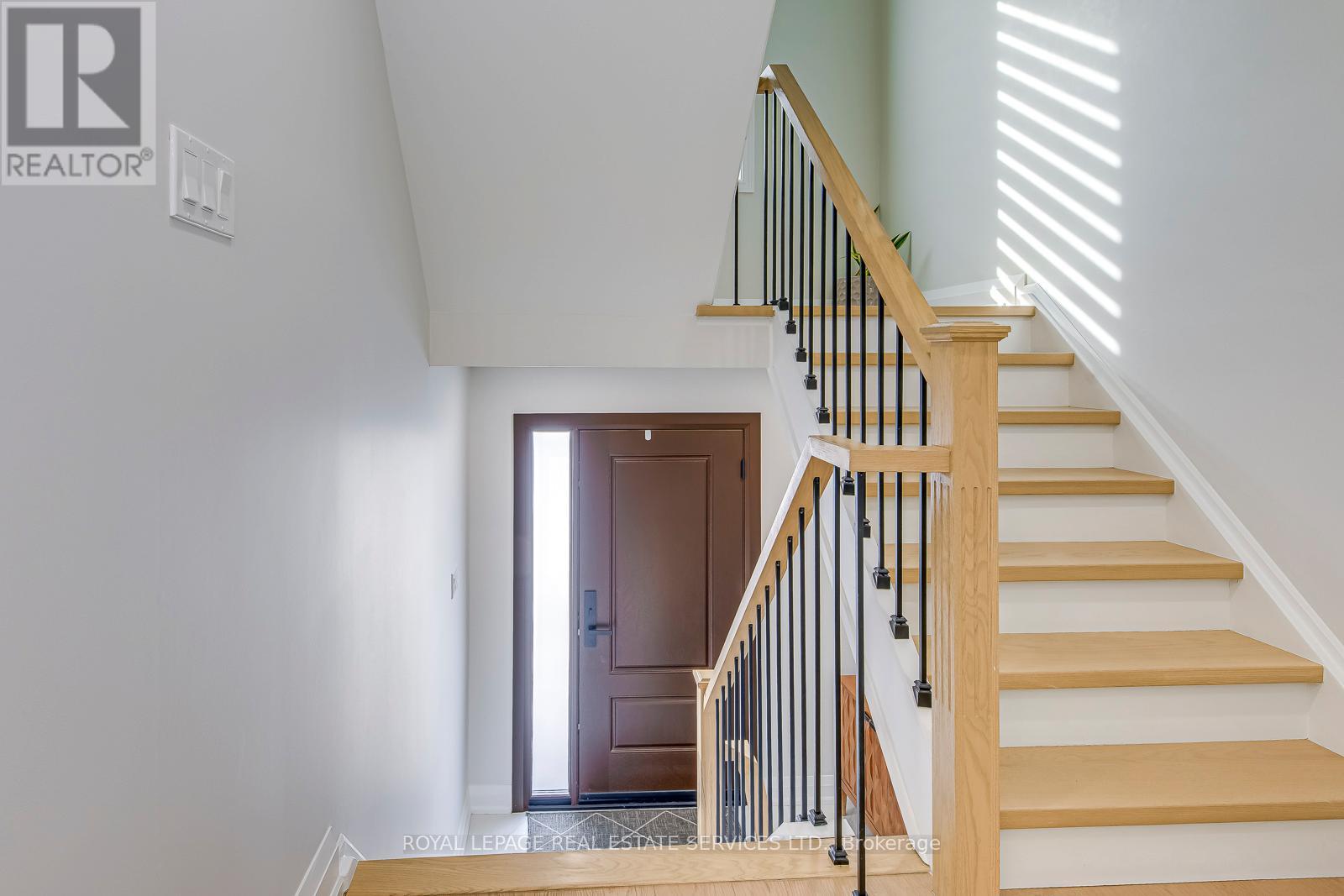 213 - 1055 Shawnmarr Drive W, Mississauga, Ontario  L5H 3V2 - Photo 5 - W12792936